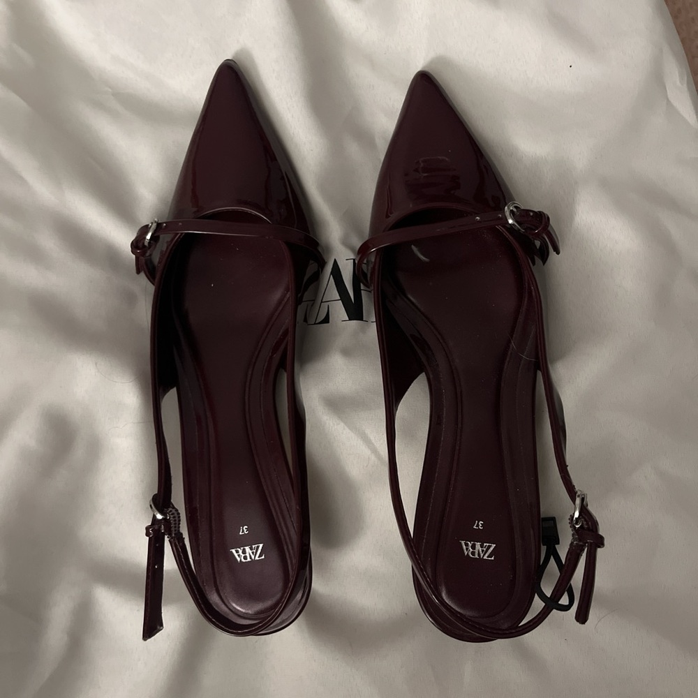 Zara Women's Burgundy Kitten Heels